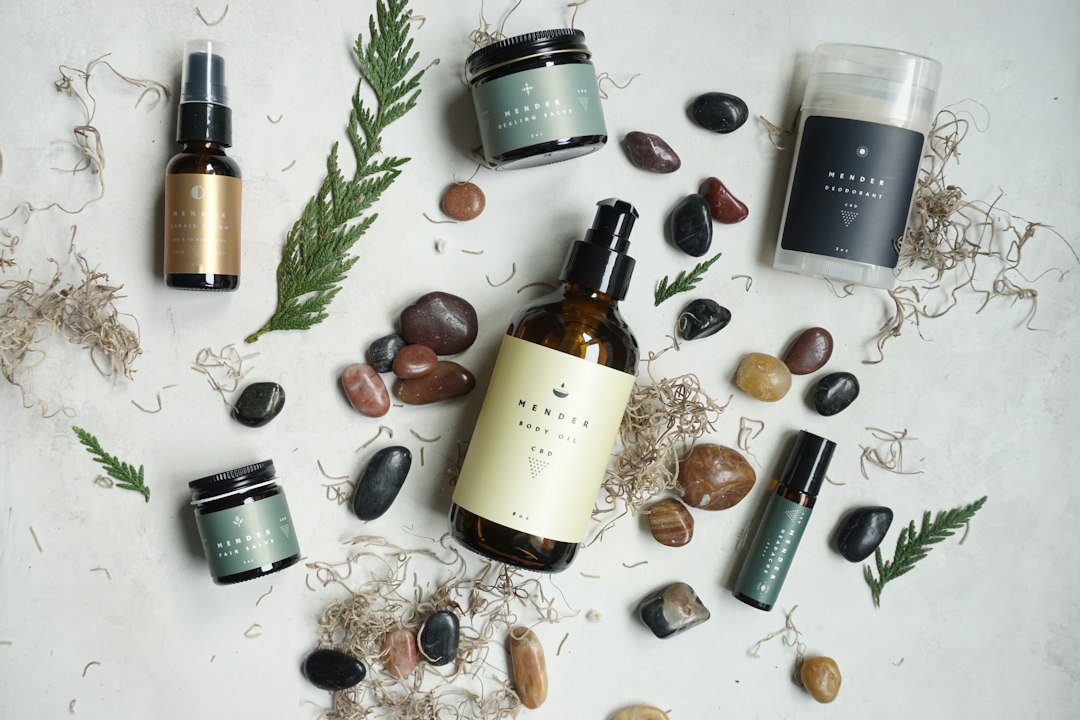 スキンケア用品の一般的なイメージ（KAHI製品の実物写真ではありません。Elsa Olofsson / Unsplash）